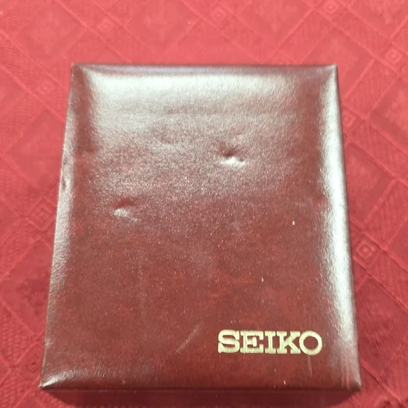 Seiko Women's Watch with Blue Dial and Silver Band - Picture 4 of 4